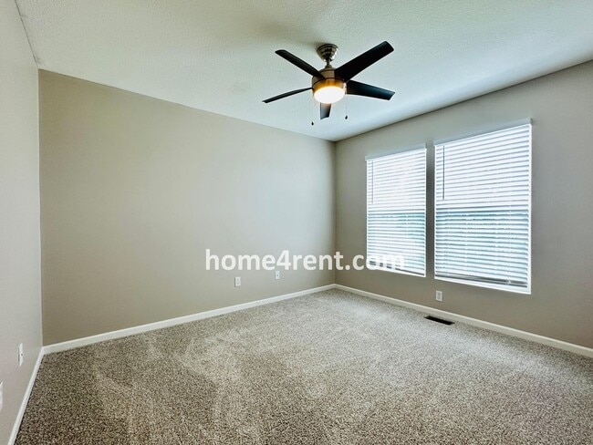 Building Photo - 8719 Dunraven St