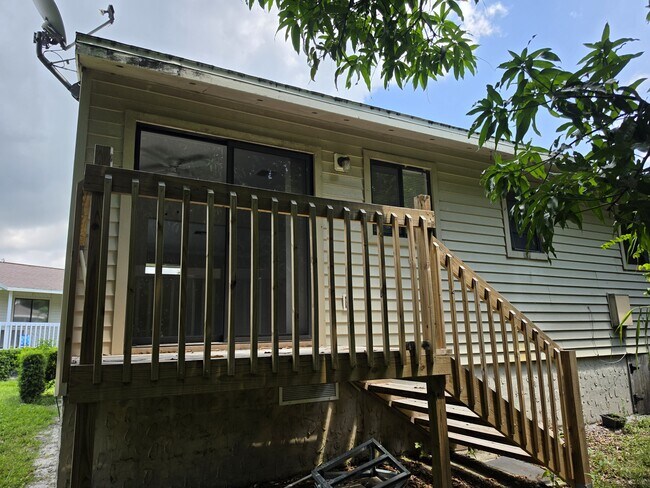 Building Photo - 2455 Thomasson Dr