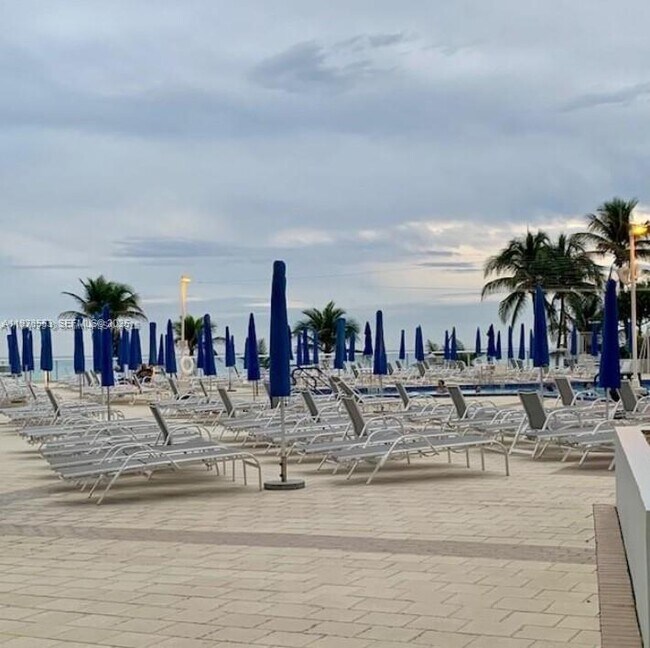 Building Photo - 2030 S Ocean Dr