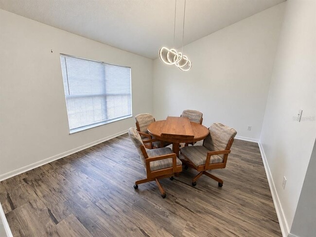 Building Photo - 1325 Oakwood Ct