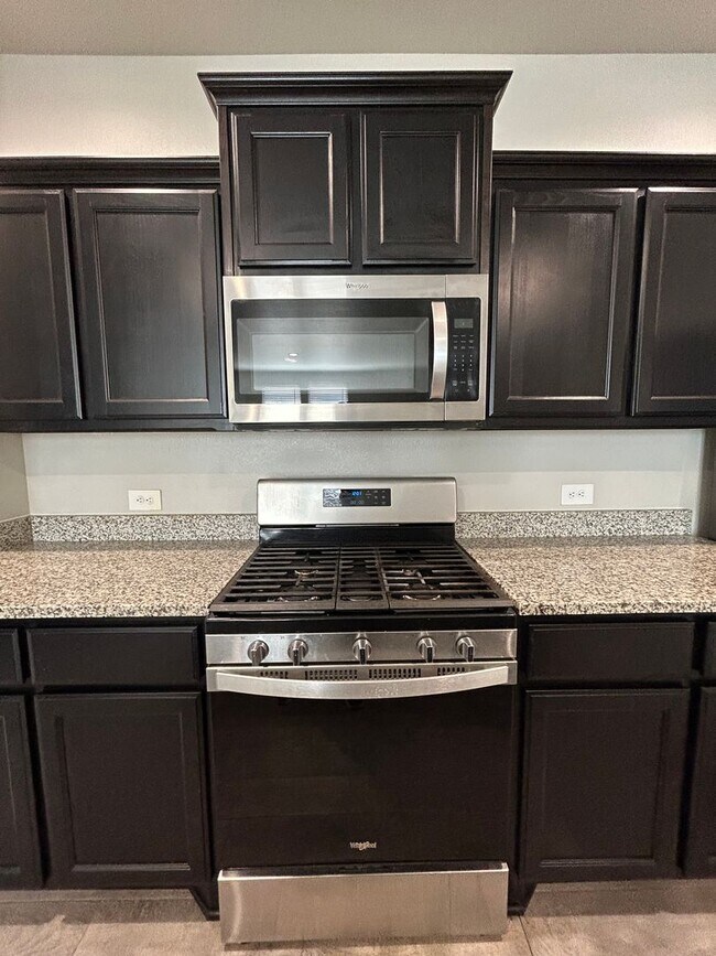 Building Photo - Back on the Market!!  Beautiful 5 Bedroom Home in Desert Ridge