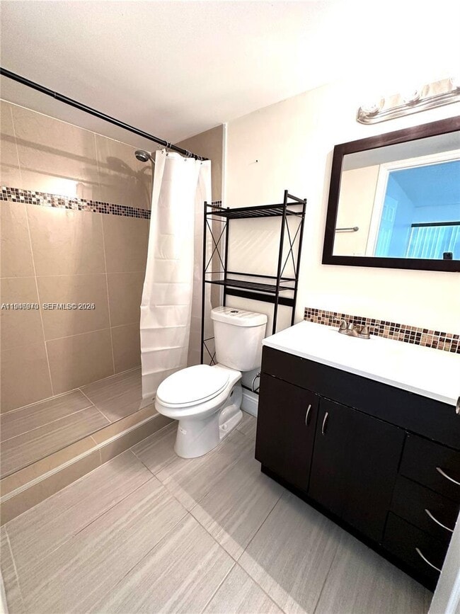 Building Photo - 919 NE 199th St