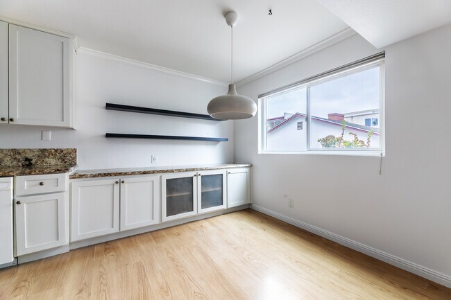 Building Photo - 4744 Ben Ave