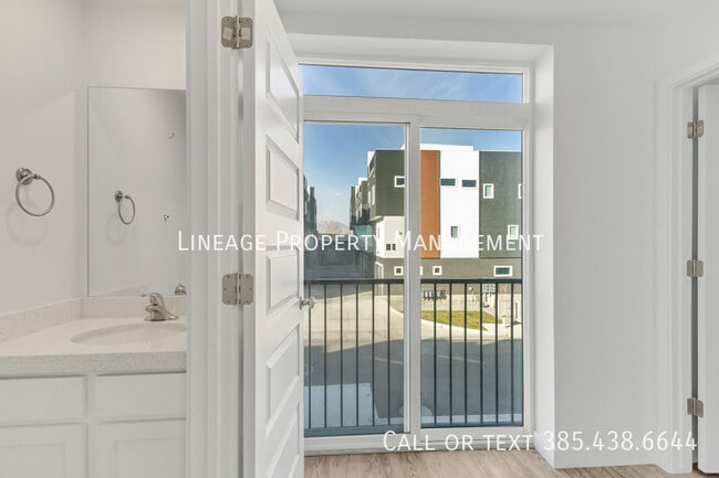 Building Photo - 3559 S Lydia Ann Ln