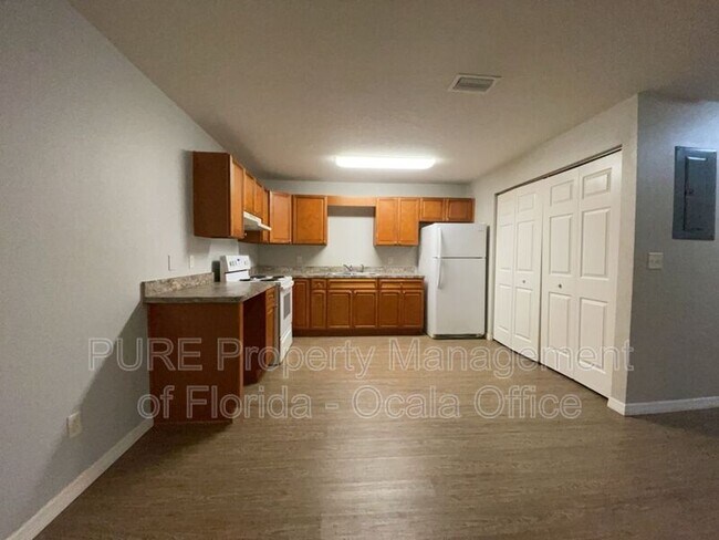 Building Photo - 3650 NE 41st St