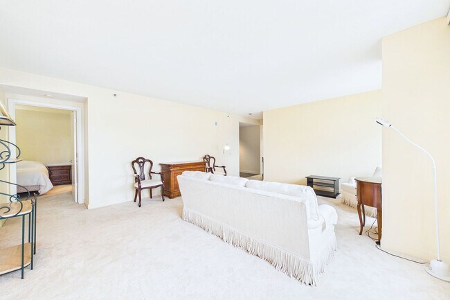 Building Photo - 2BR/2BA Corner Condo w/ Parking | Post International – Lower Pacific Heights