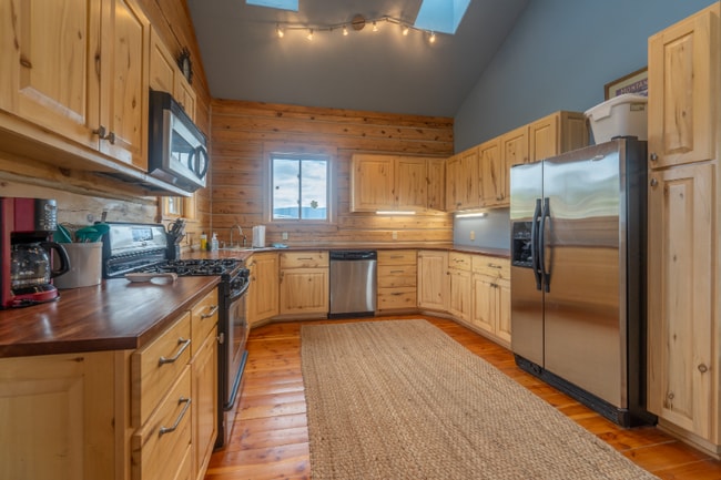 Building Photo - 405 Goat Mountain Dr