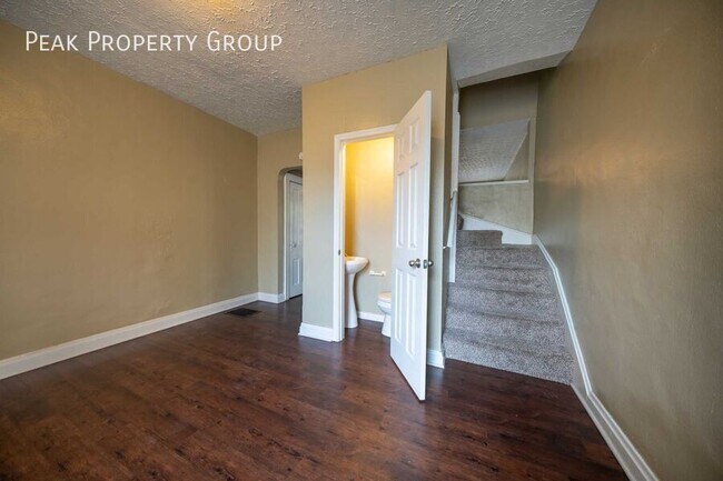 Building Photo - 424 E Mithoff St