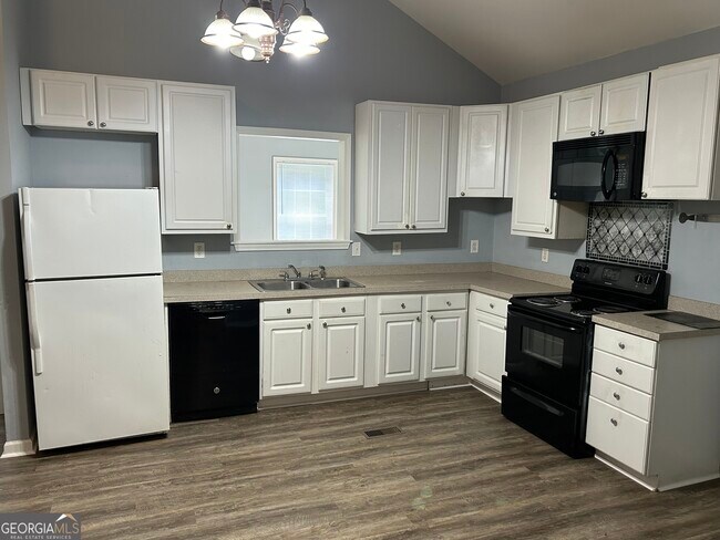 Building Photo - 355 Tall Tree Rd