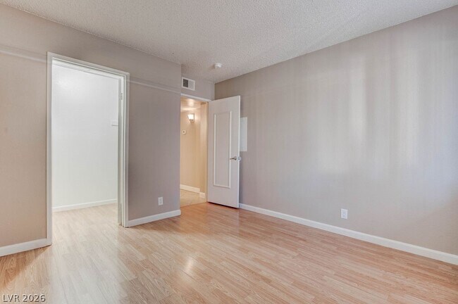 Building Photo - 3151 N Soaring Gulls Dr