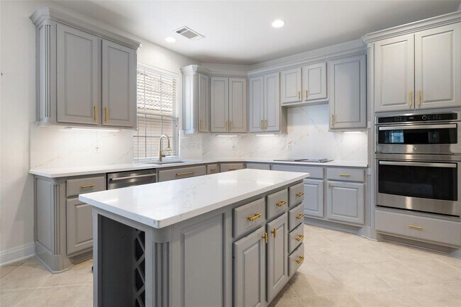 Building Photo - 209 The Hills Dr