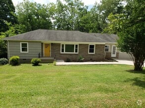 Building Photo - Stylishly Renovated & Prime Location!