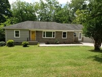 Building Photo - Stylishly Renovated & Prime Location!