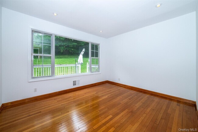 Building Photo - 25 Crosshill Rd