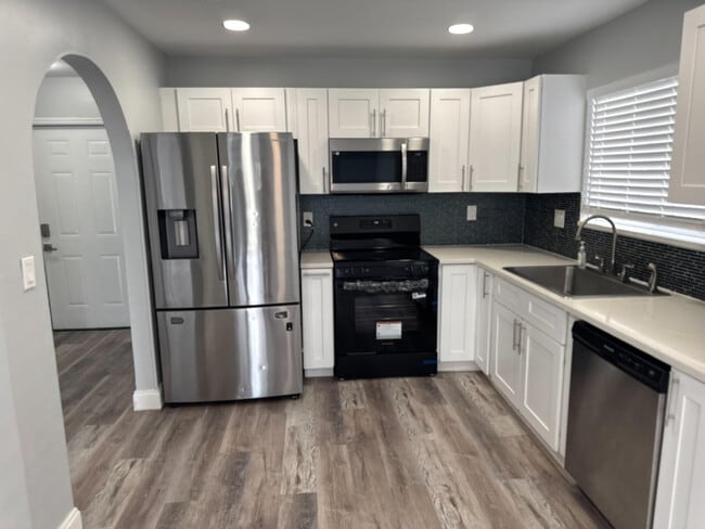 Building Photo - 5516 NW 22nd St