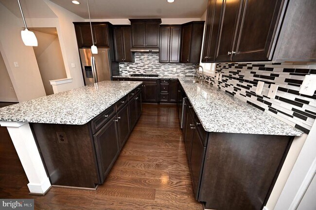 Building Photo - 2413 Glenallan Ave