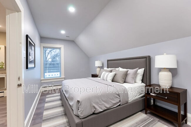 Building Photo - 340 Pearl St