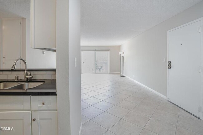 Building Photo - 8577 Rugby Dr