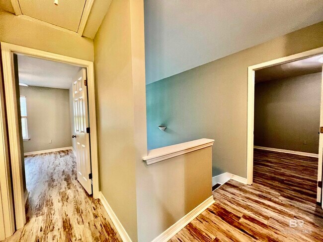 Building Photo - 444 Clubhouse Dr