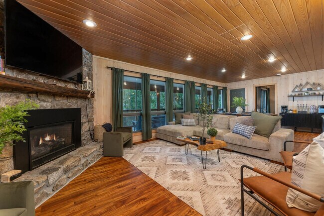 Building Photo - 401 Lookout Dr