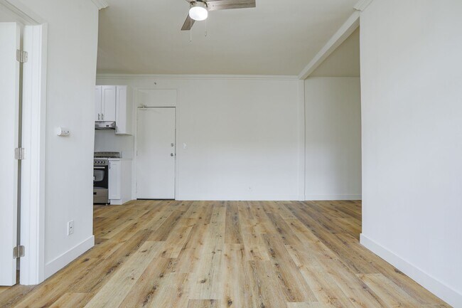 Building Photo - Bright & Inviting 1-Bedroom Apartment