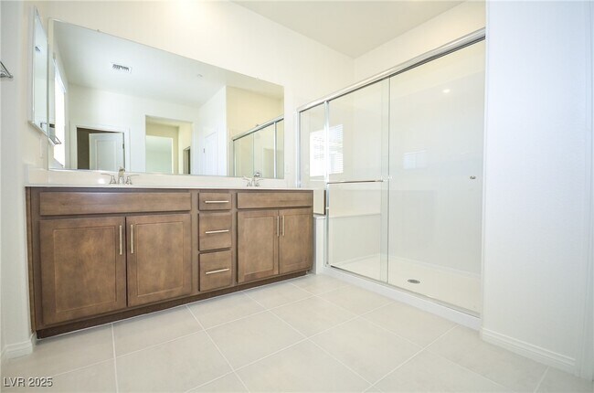 Building Photo - 552 Parkwind Ln