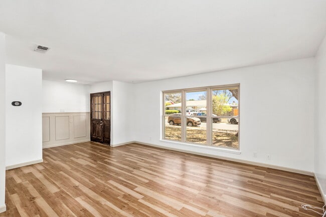 Building Photo - 5259 Prince Valiant Dr