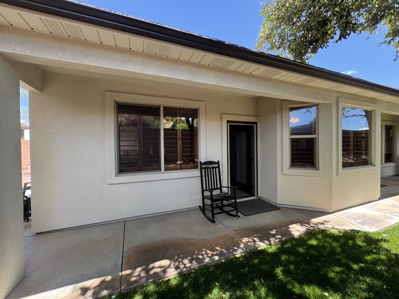 Building Photo - 1097 N Berkshire Dr