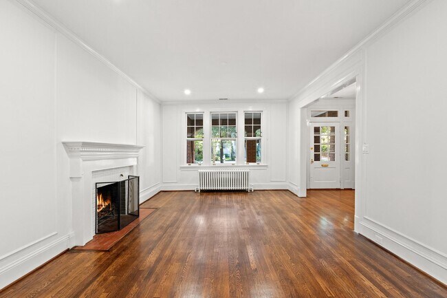 Building Photo - 2814 Bellevue Terrace NW