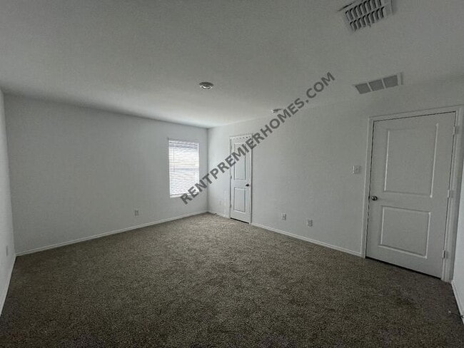 Building Photo - 531 Cochran Dr