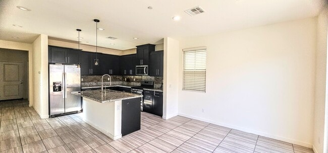 Building Photo - Gorgeous 4 Bedroom 4Bath Home With Solar a...