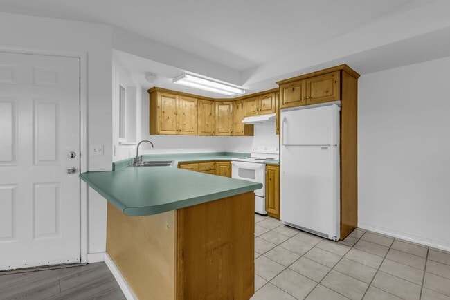 Building Photo - Main Street Kamas Condo