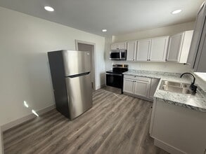 Building Photo - 807-809 E Deshler Ave