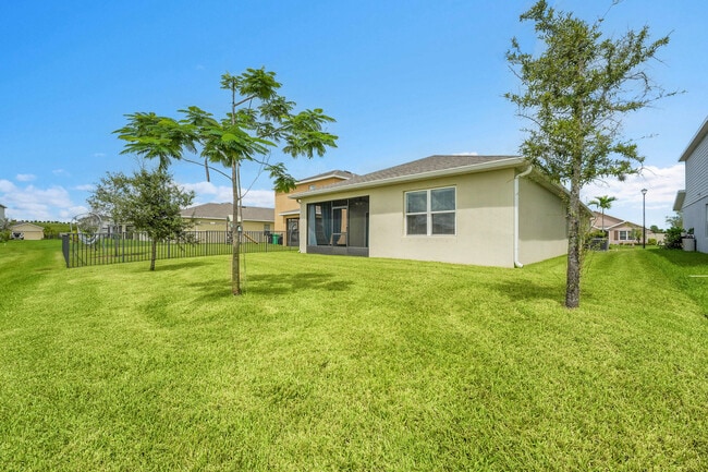 Building Photo - 10692 SW Vasari Way