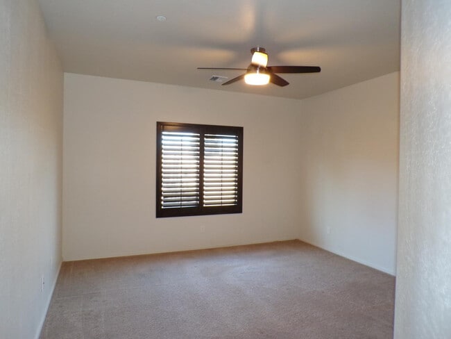 Building Photo - 844 Tiablanca Rd