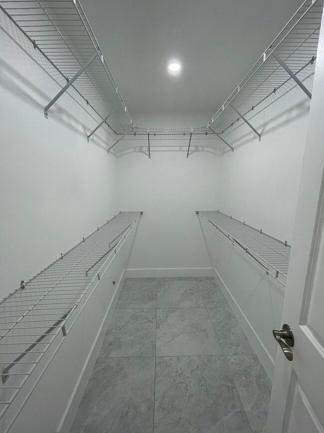 Closet - 6070 W 19th Ave