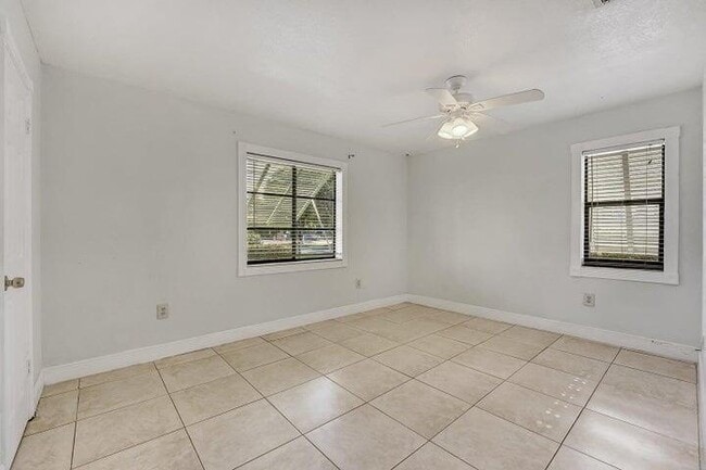 Building Photo - 2737 Lowson Blvd