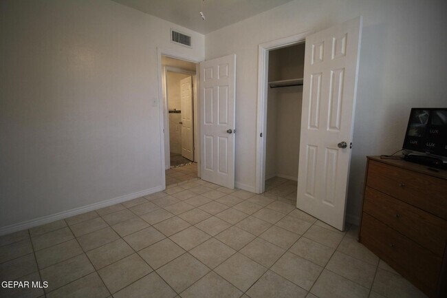 Building Photo - 2529 Jackson Ave