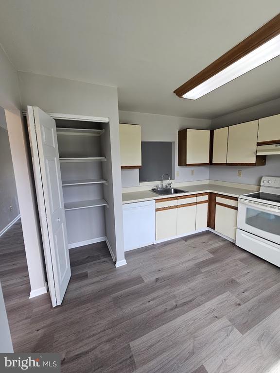 Building Photo - 33 Fieldstone Ct