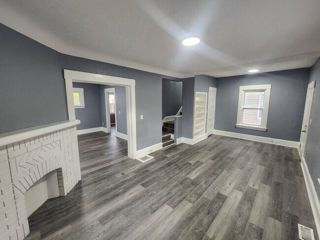 Building Photo - Charming 3-Bedroom Property in Prime Location