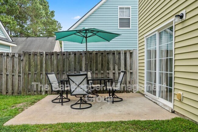 Building Photo - 7430 Northgate Dr