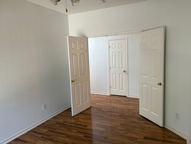 Building Photo - 514 Big Oak Ct