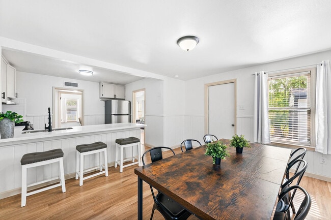 Building Photo - 406 Robert Dr