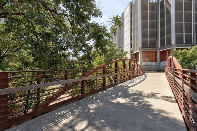 Building Photo - 13344 Tamayo Dr