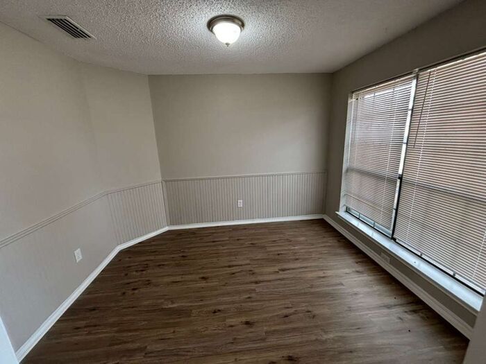 Building Photo - 1206 Devonshire Ln