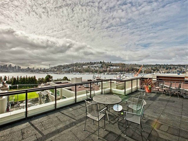 Building Photo - Stylish NW Contemporary 2 Bed, 2 Bath Cond...
