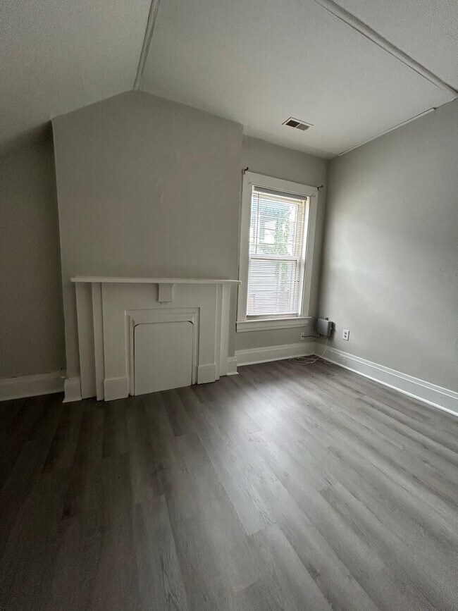 Building Photo - 7 Calloway St