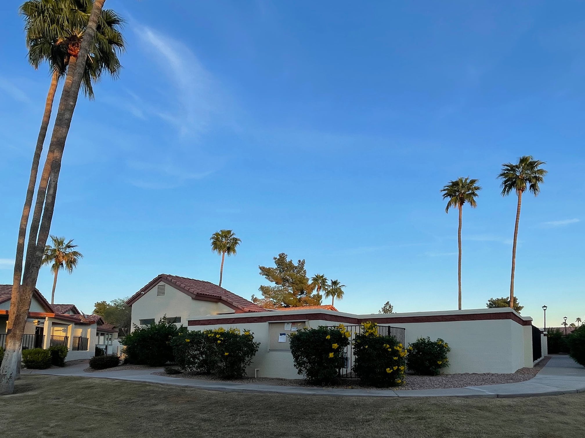 Building Photo - 1120 N Val Vista Dr