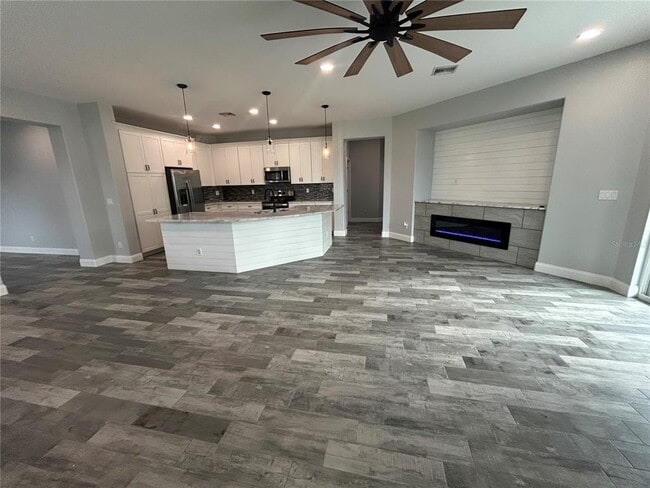 Building Photo - 25427 Doredo Dr