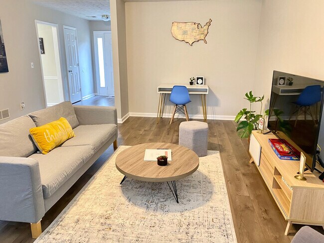 Building Photo - 2495 Danver Ln